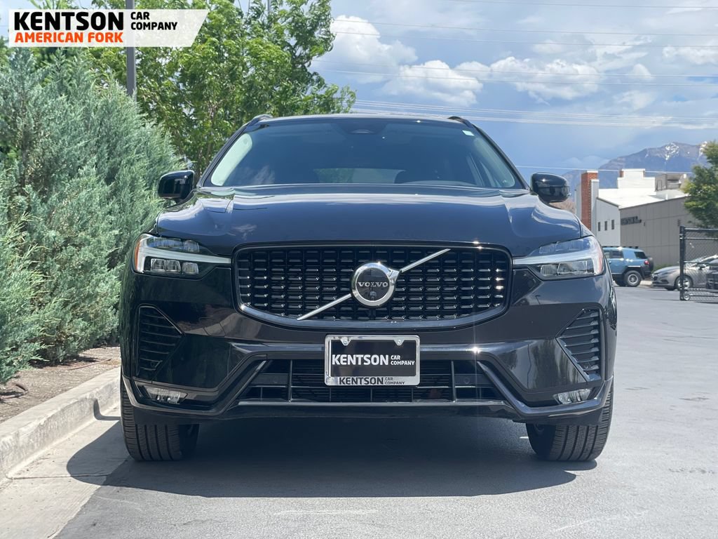 Used 2025 Volvo XC60 B5 Plus AWD/4WD image 3