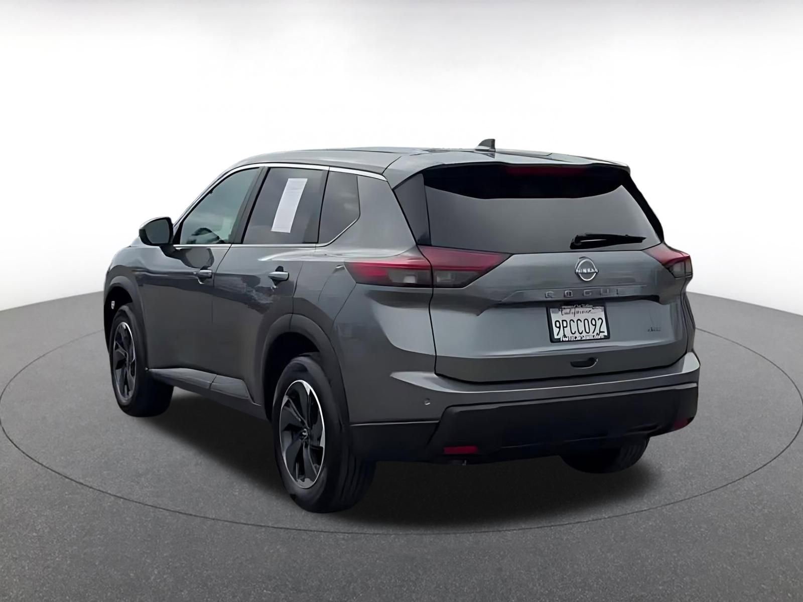 Used 2025 Nissan Rogue SV image 11