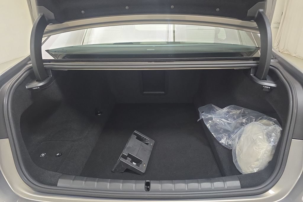 Certified 2023 BMW 760i xDrive w/ Luxury Rear Seating Package AWD/4WD image 29