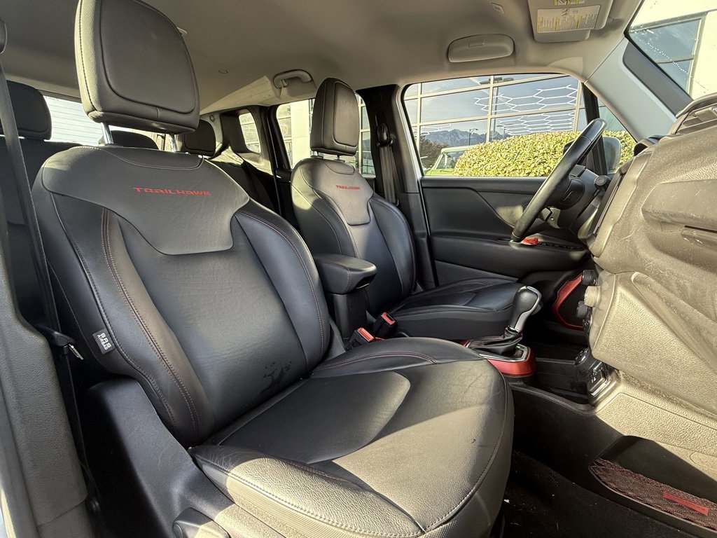 Used 2021 Jeep Renegade Trailhawk w/ Luxury Group III image 27