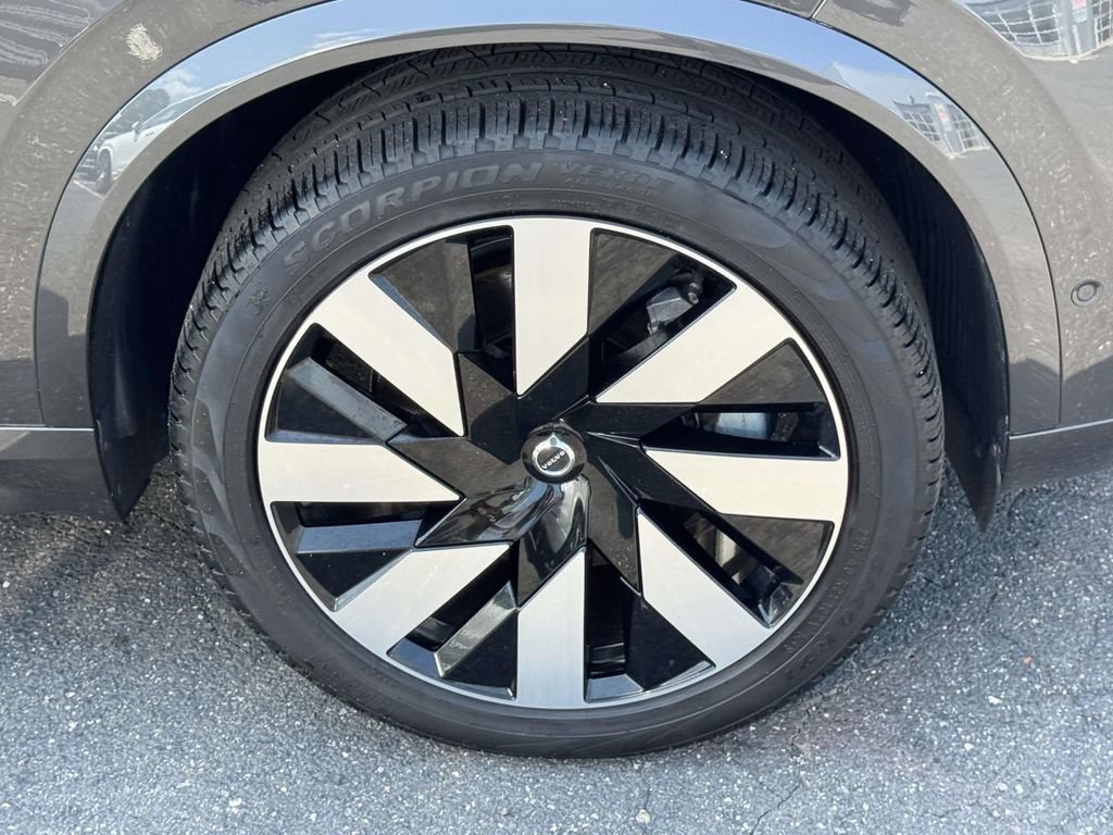 Certified 2024 Volvo XC90 T8 Plus w/ Protection Package AWD/4WD image 6