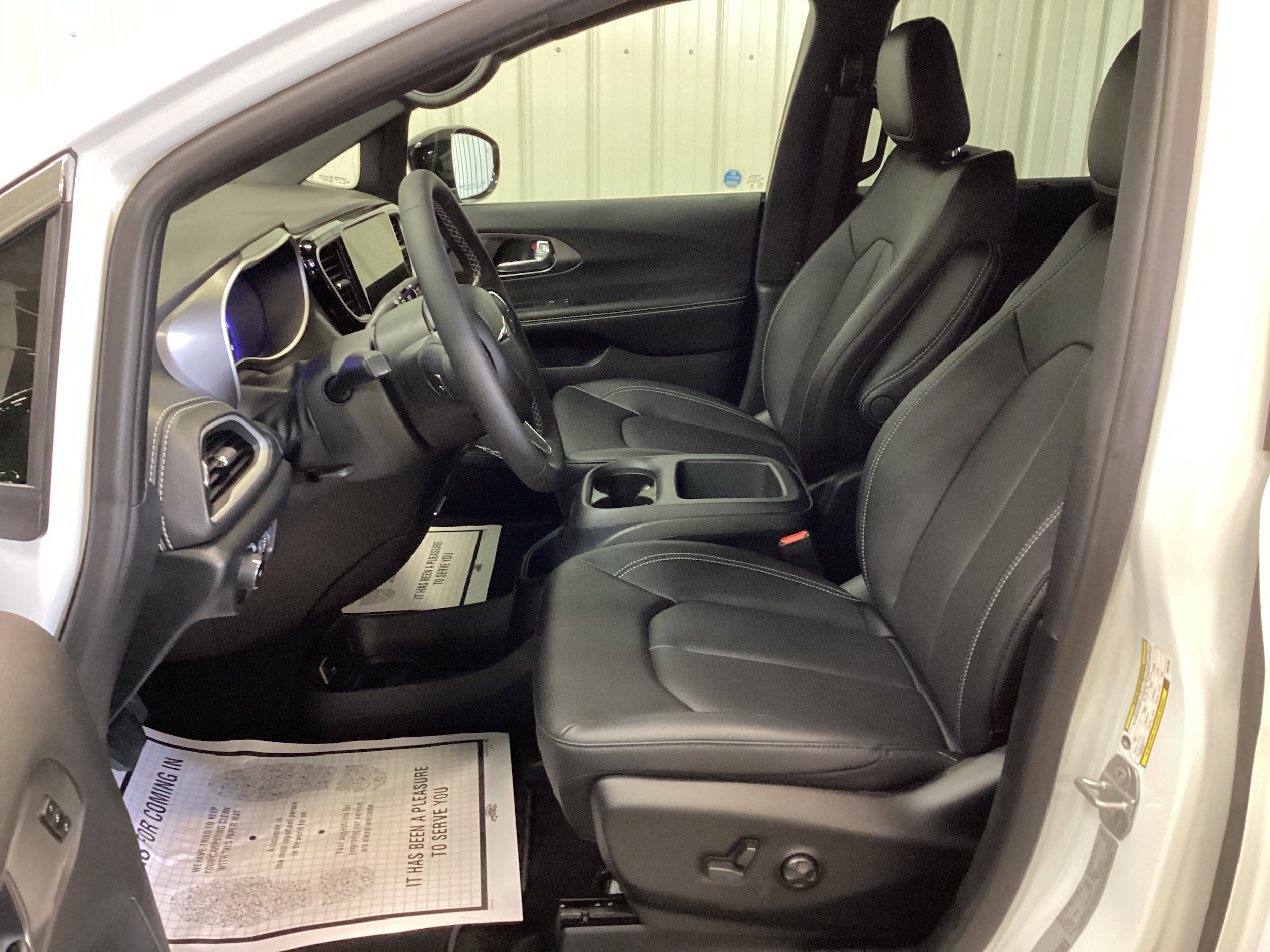 New 2026 Chrysler Pacifica Select FWD image 14