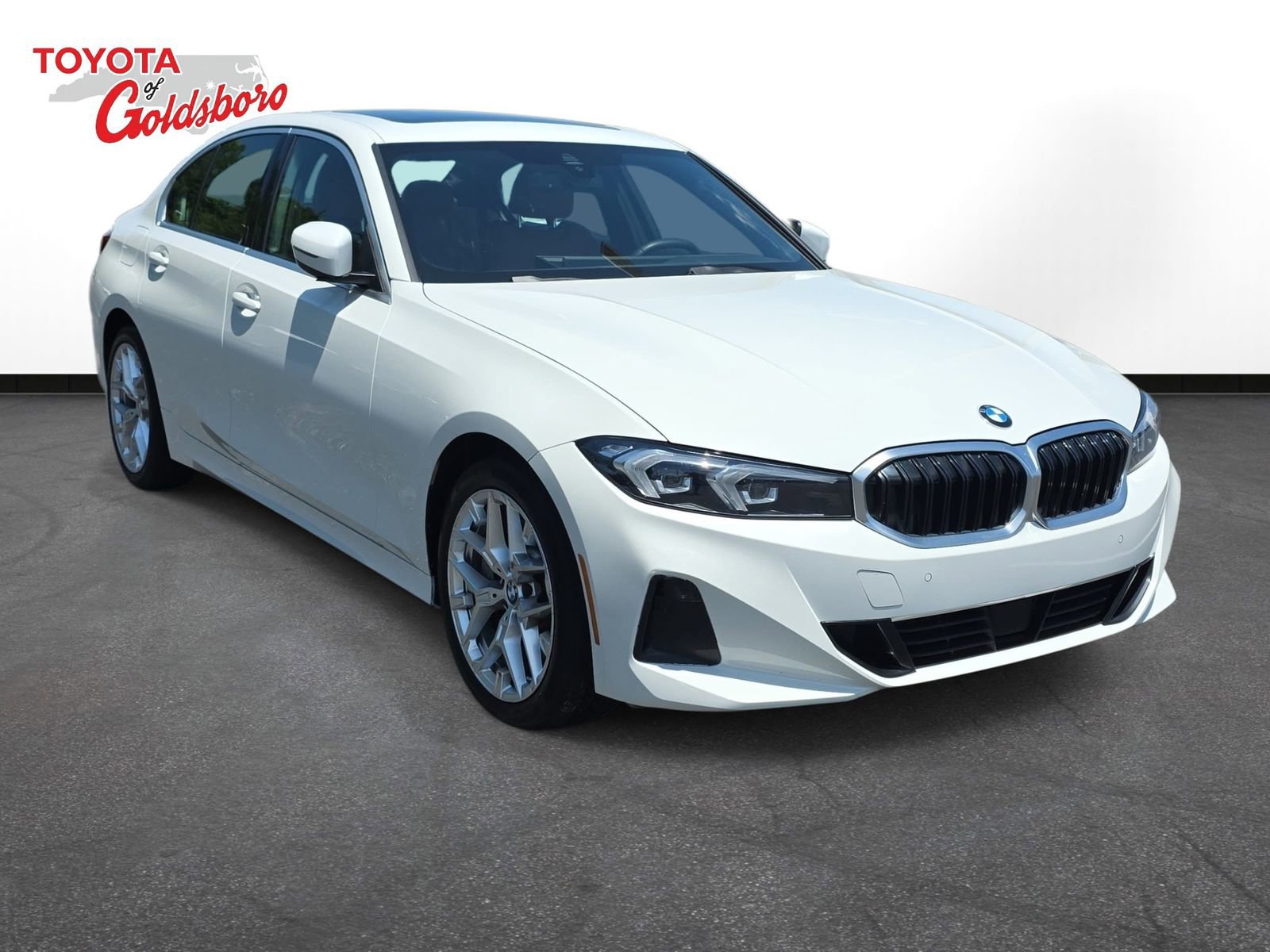 Used 2025 BMW 330i Sedan RWD image 3