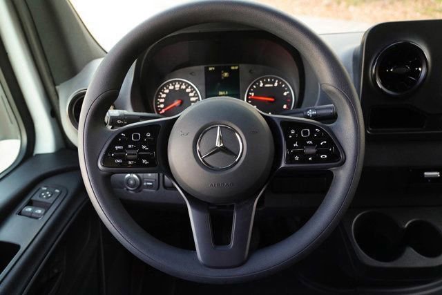 Used 2023 Mercedes-Benz Sprinter 3500 image 22