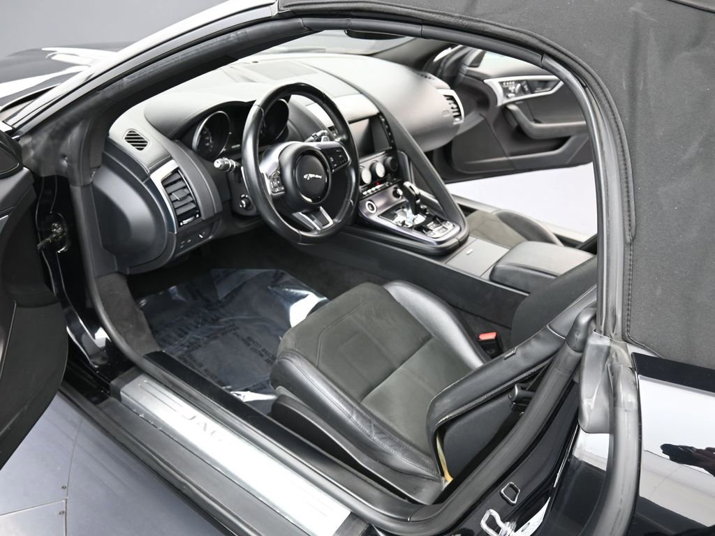 Used 2018 Jaguar F-TYPE Convertible image 12