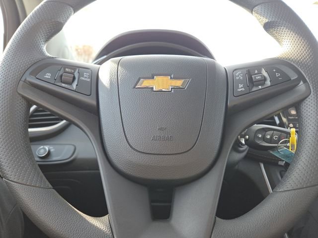 Used 2022 Chevrolet Trax LS w/ Tint and Cruise Package image 29