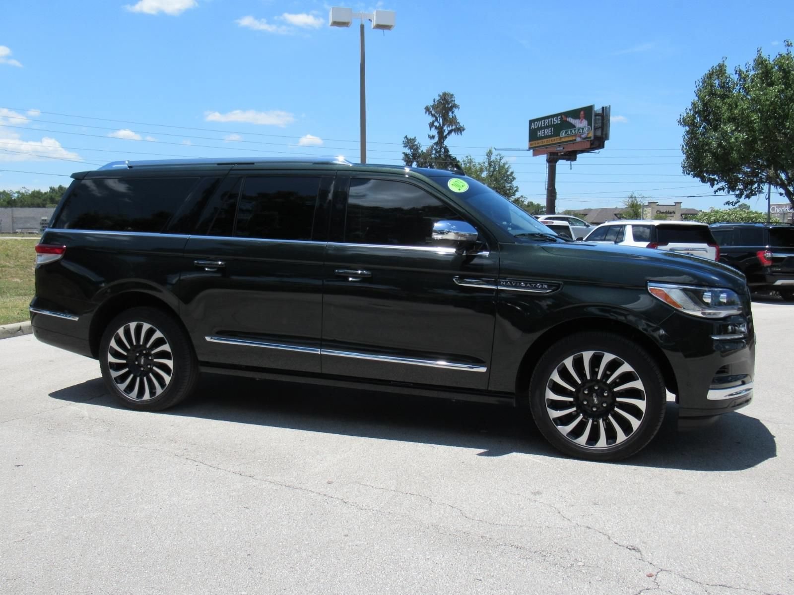 Used 2023 Lincoln Navigator L Black Label AWD/4WD image 2