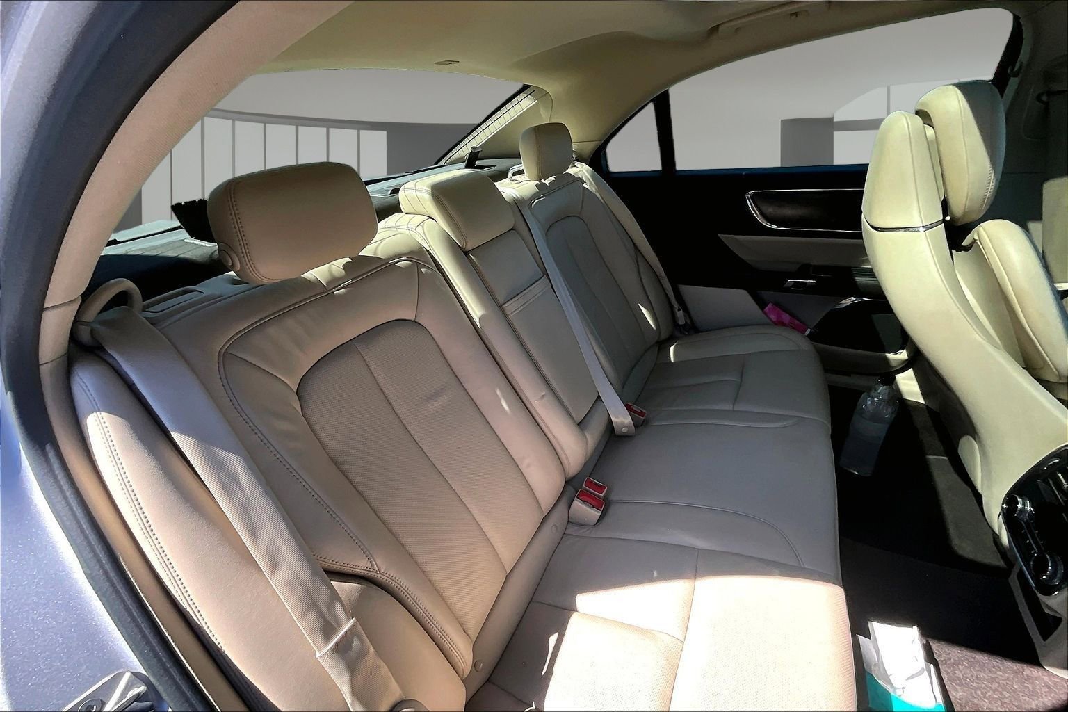 Used 2017 Lincoln Continental Reserve FWD image 25