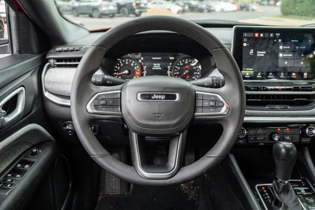 Used 2023 Jeep Compass Latitude AWD/4WD image 30