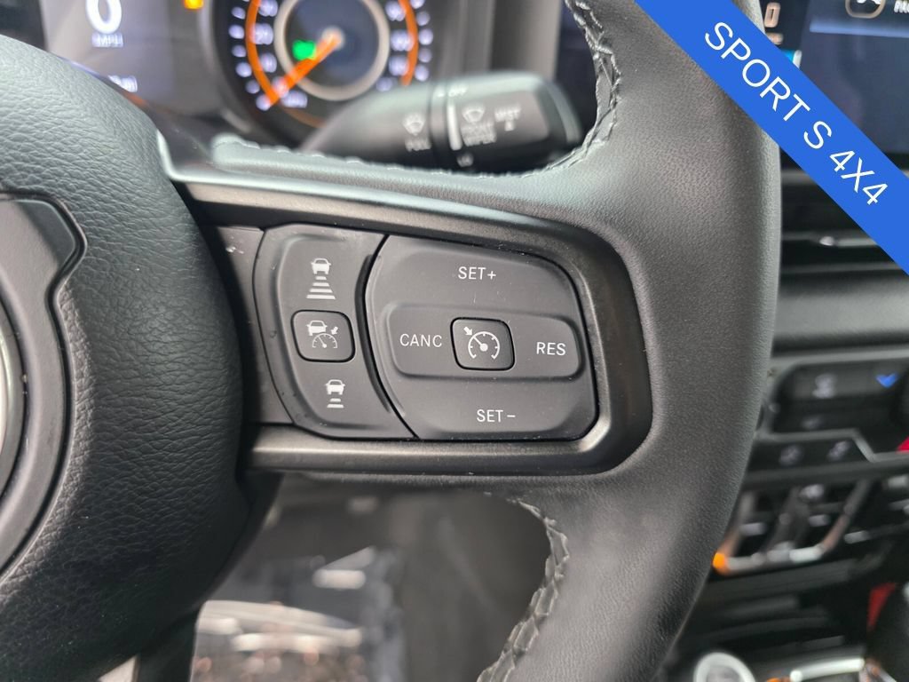 Used 2025 Jeep Gladiator Sport AWD/4WD image 18