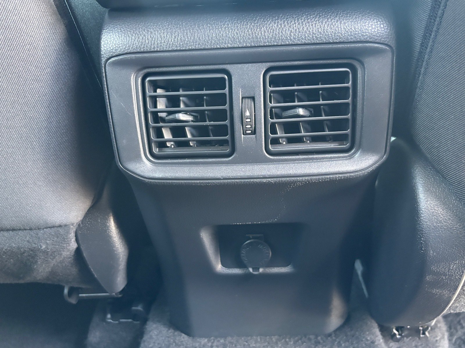 Used 2023 Toyota RAV4 LE AWD/4WD image 30