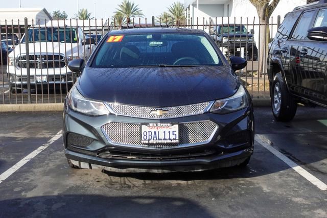 Used 2017 Chevrolet Cruze LT image 2