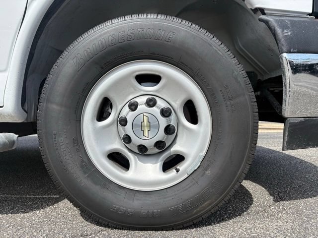 Used 2024 Chevrolet Express 2500 w/ Driver Convenience Package RWD image 20