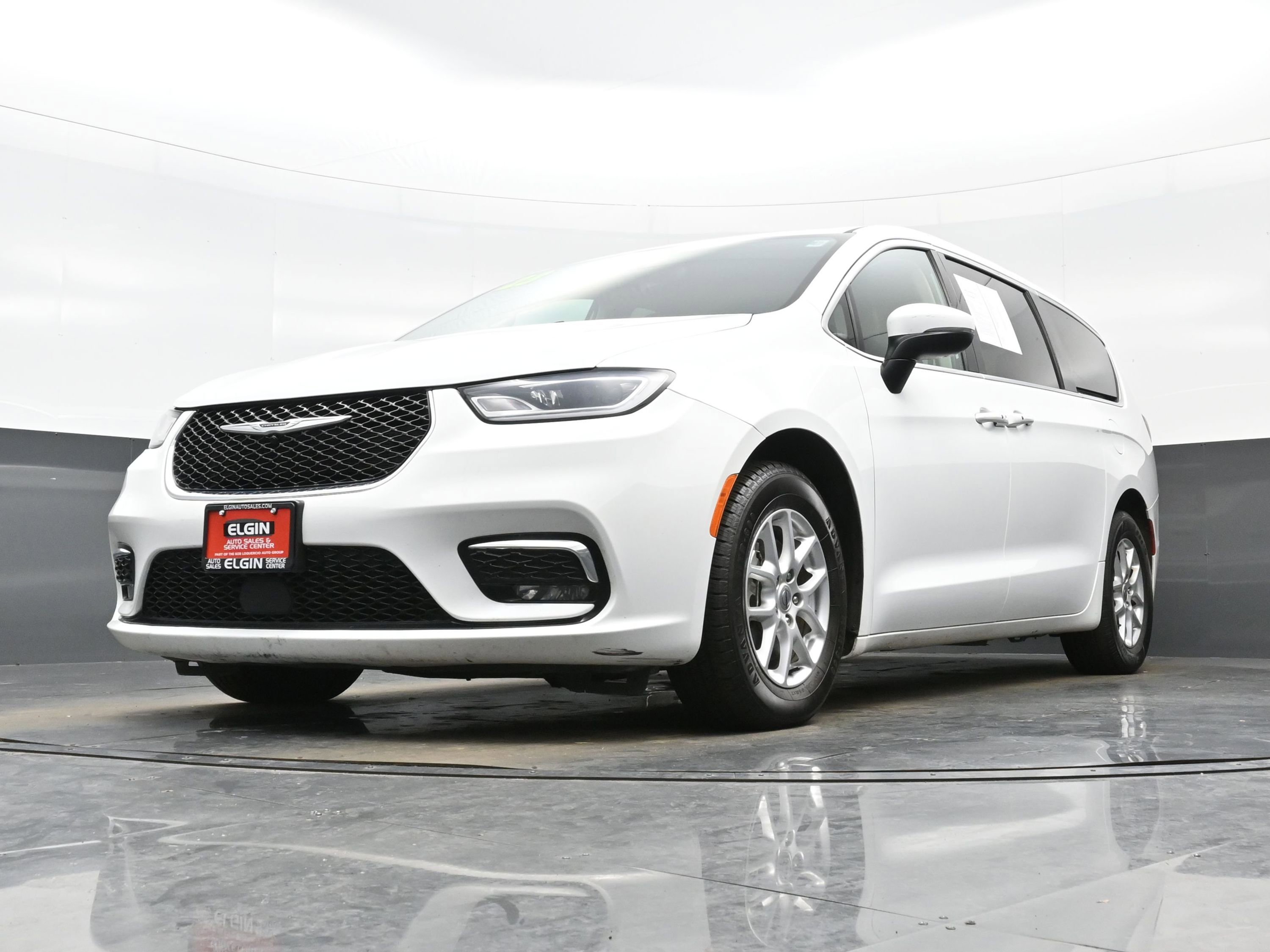 Used 2023 Chrysler Pacifica Touring-L image 26