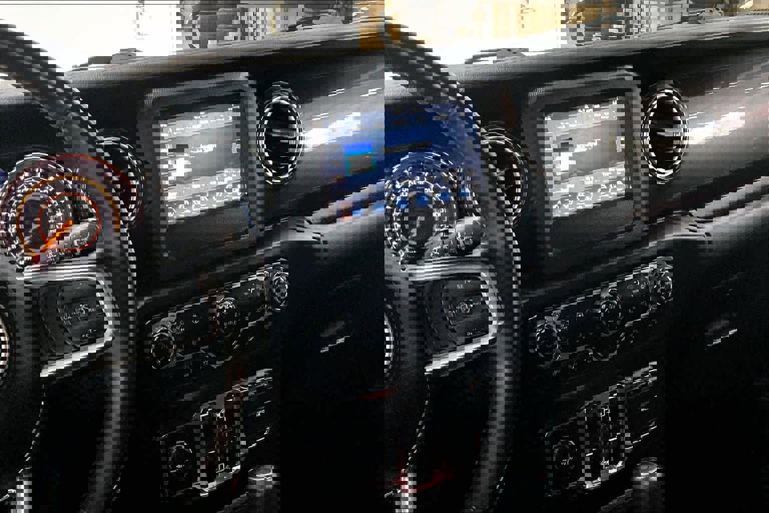 Used 2020 Jeep Wrangler Unlimited Sahara image 14