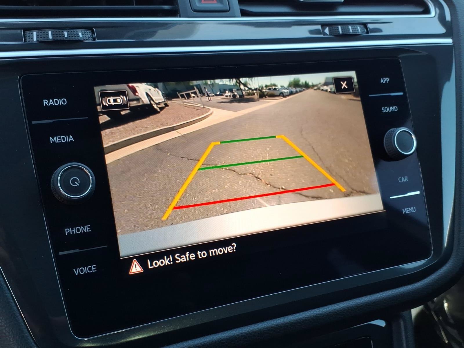 Certified 2023 Volkswagen Tiguan SE R-Line FWD image 31