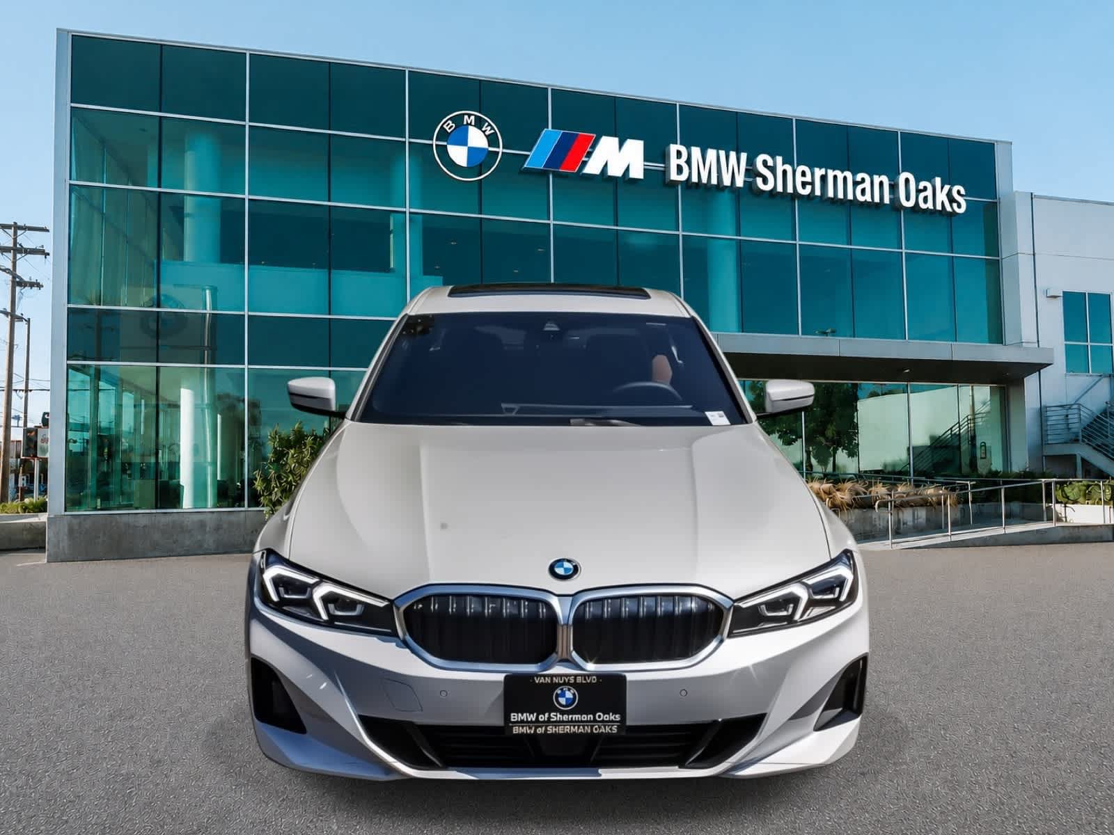 Used 2026 BMW 330i Sedan w/ Convenience Package RWD image 2