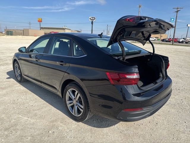 Used 2024 Volkswagen Jetta SE image 3