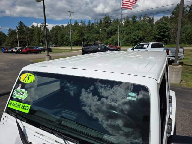 Used 2015 Jeep Wrangler Unlimited Sahara w/ Connectivity Group AWD/4WD image 33