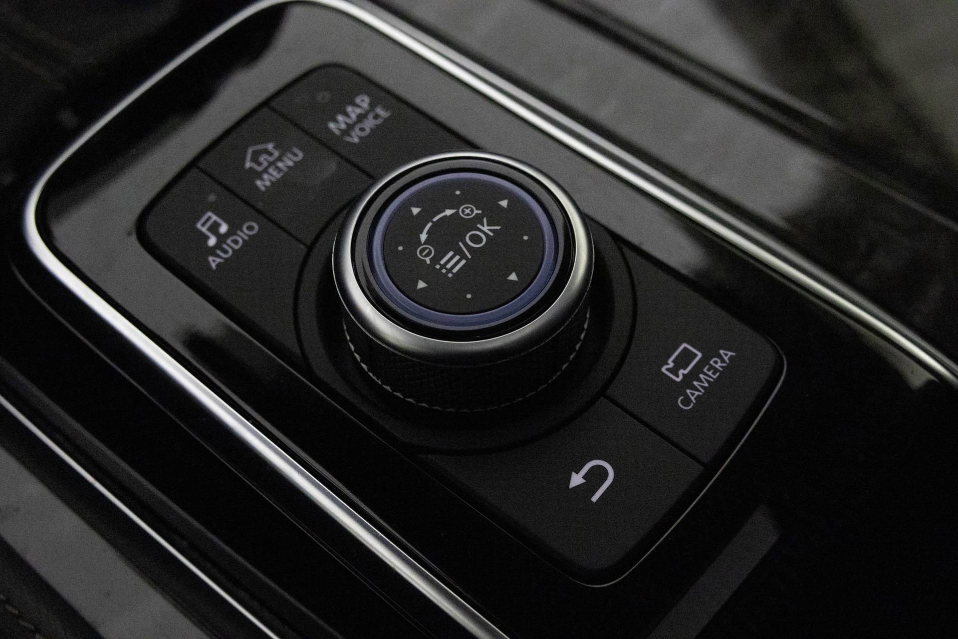 Used 2023 Nissan Armada Platinum w/ Captain's Chairs Package image 27