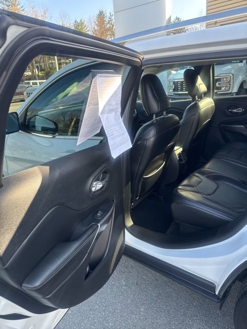 Used 2019 Jeep Cherokee Limited image 23