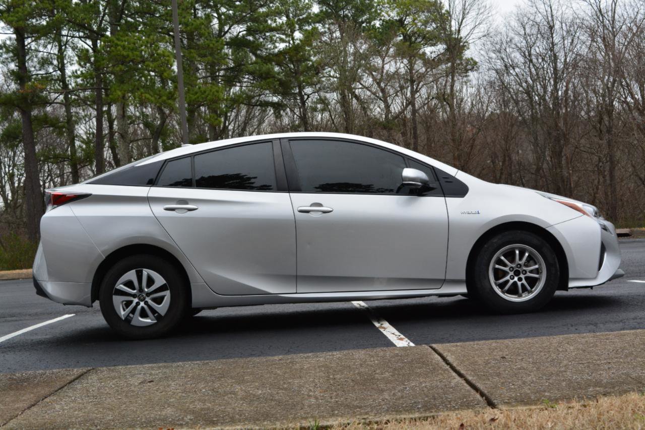 Used 2017 Toyota Prius Three w/ Carpet Mat Package image 4
