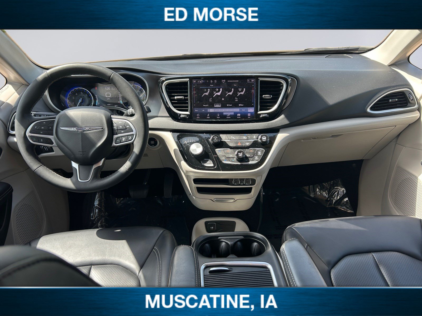 Used 2023 Chrysler Pacifica Touring-L FWD image 10