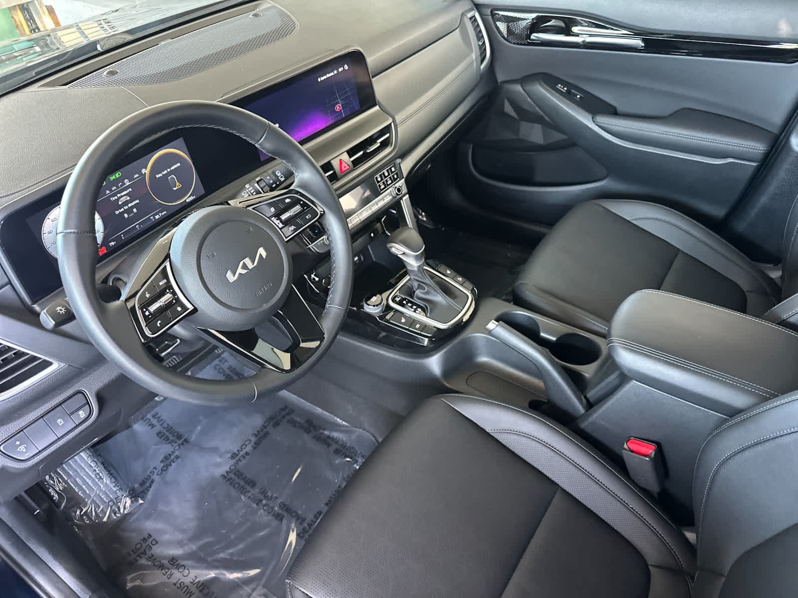 Used 2024 Kia Seltos EX FWD image 11