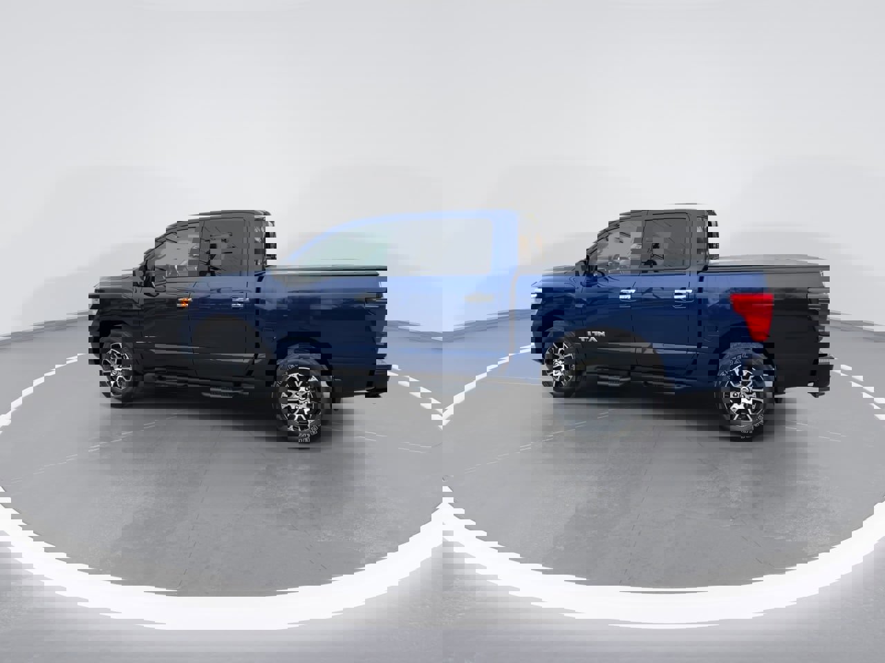 Used 2021 Nissan Titan SV w/ SV Convenience Package image 12