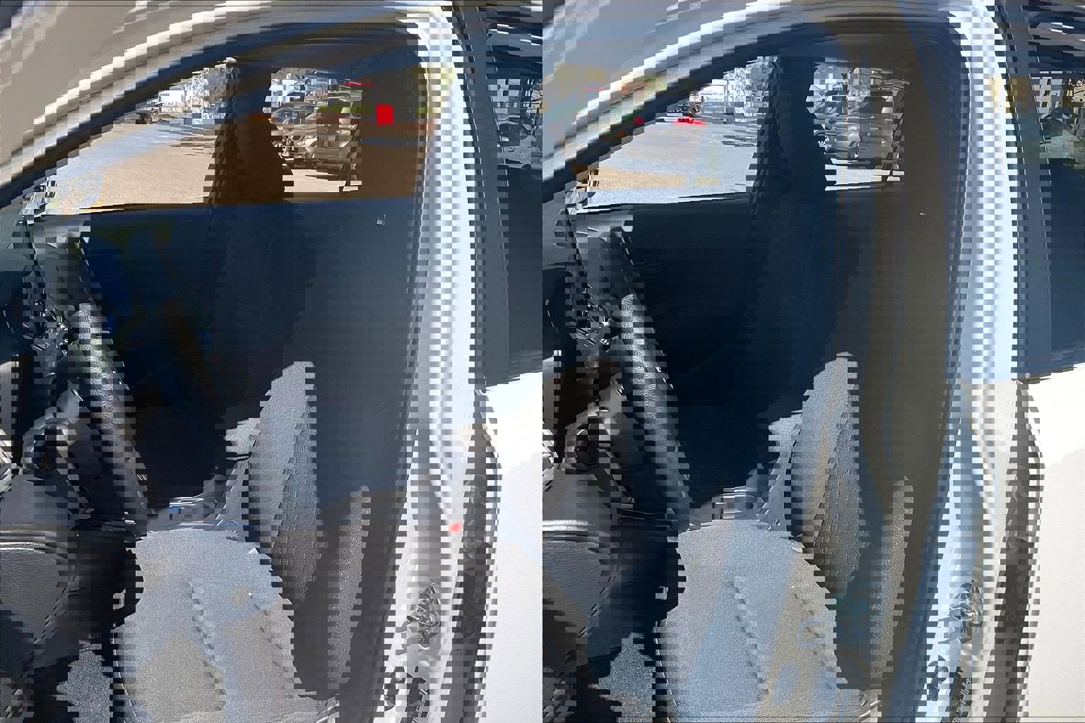 Used 2025 Toyota Corolla LE image 29