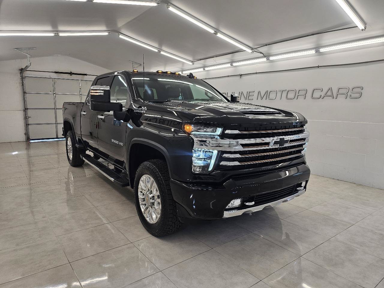 Used 2023 Chevrolet Silverado 3500 High Country w/ Z71 Off-Road Package AWD/4WD image 3