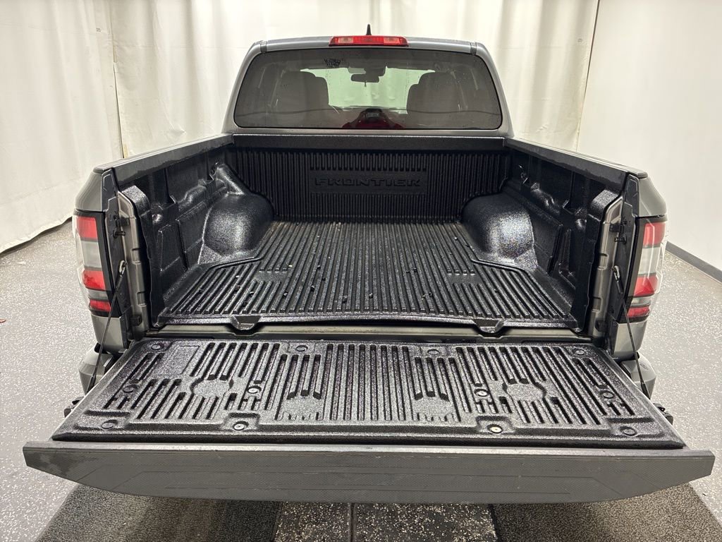 Used 2023 Nissan Frontier SV image 6