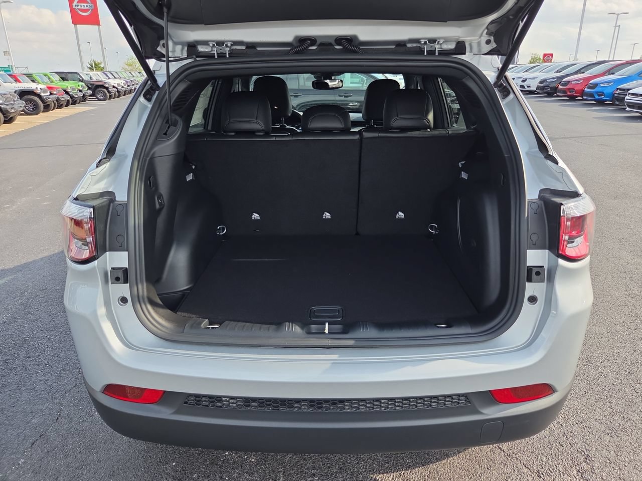 New 2026 Jeep Compass Latitude w/ Sun and Sound Group AWD/4WD image 12