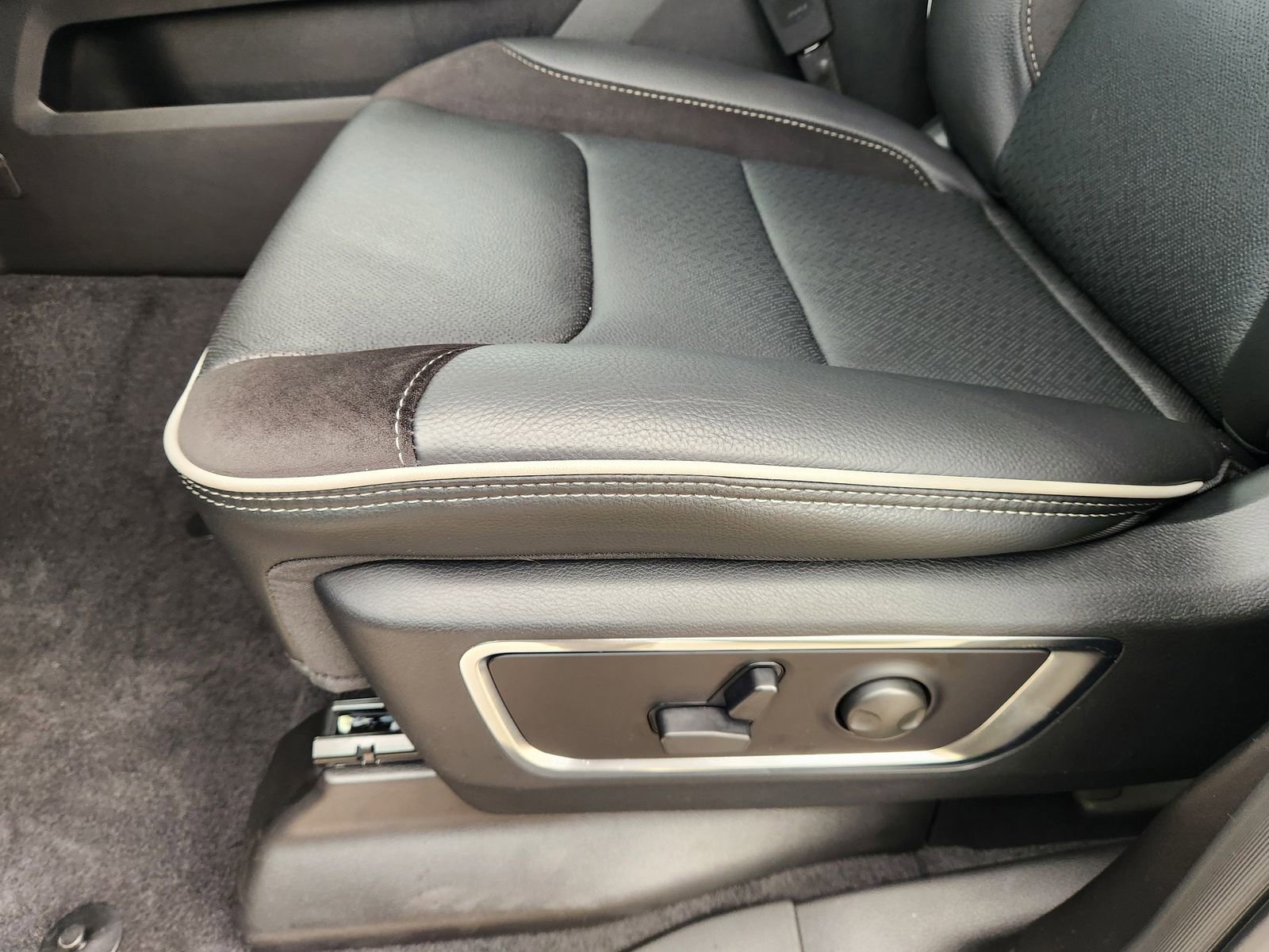 New 2026 RAM 1500 Laramie w/ Night Edition image 21