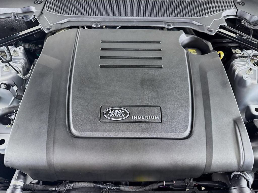 Used 2024 Land Rover Discovery S AWD/4WD image 25