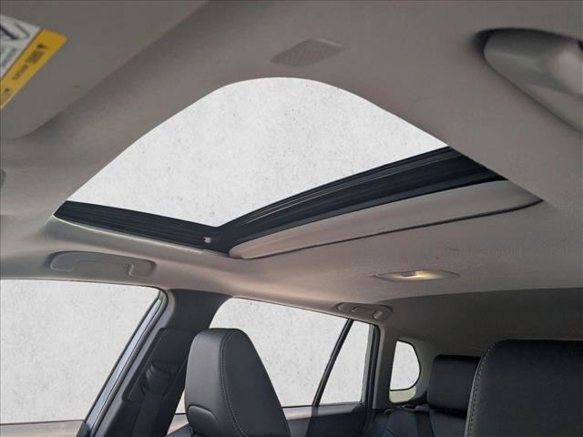 Used 2022 Toyota Corolla Cross XLE image 15