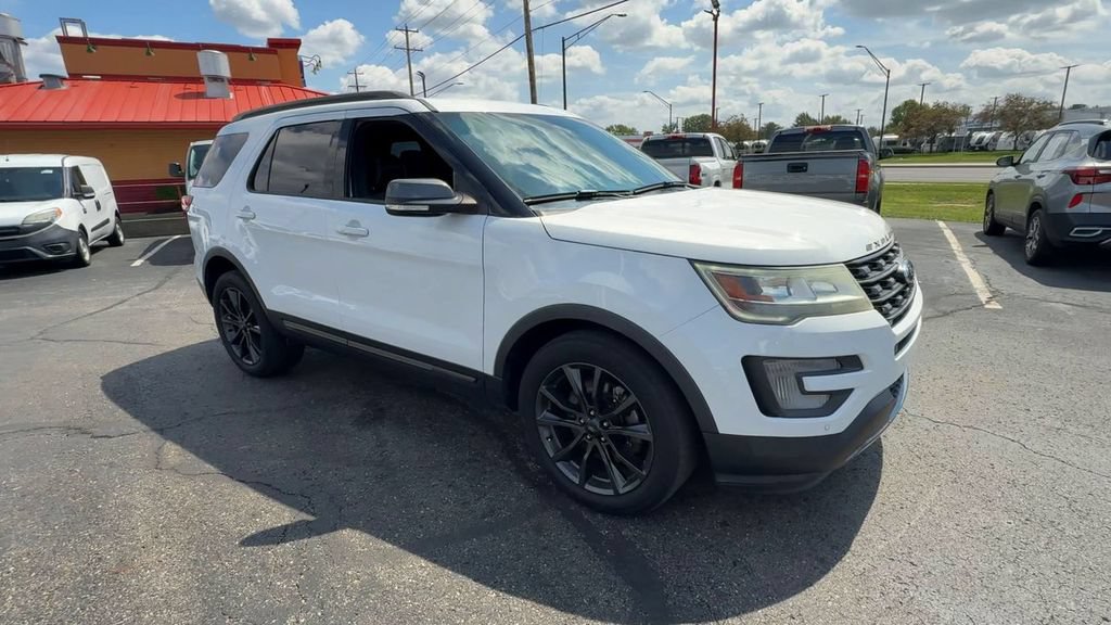 Used 2017 Ford Explorer XLT w/ Equipment Group 202A FWD image 2