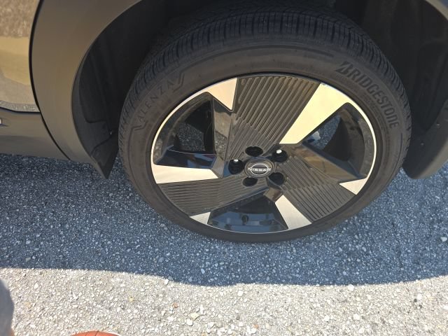 Certified 2026 Nissan Kicks SR FWD image 25