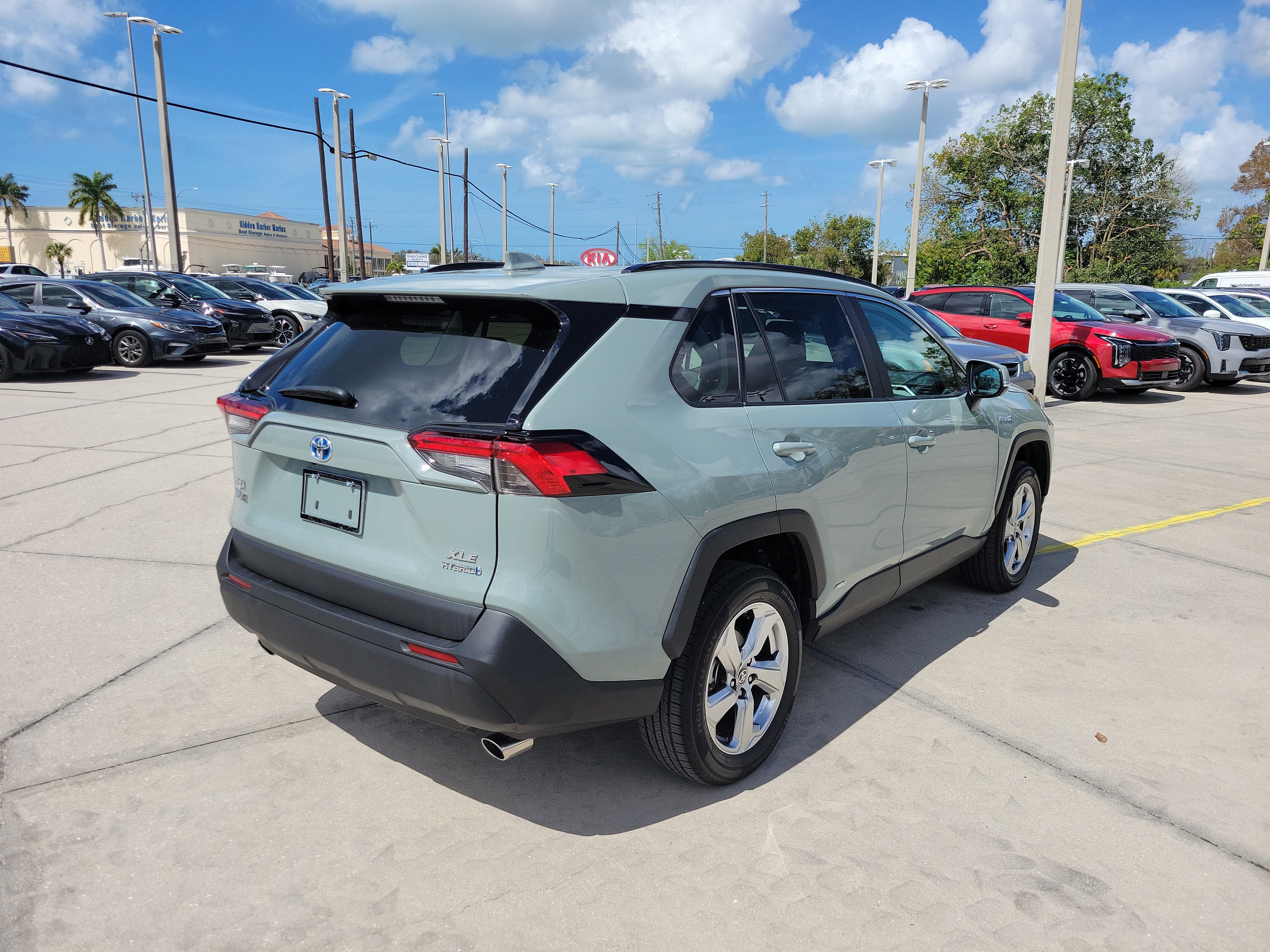 Used 2021 Toyota RAV4 XLE Premium image 4