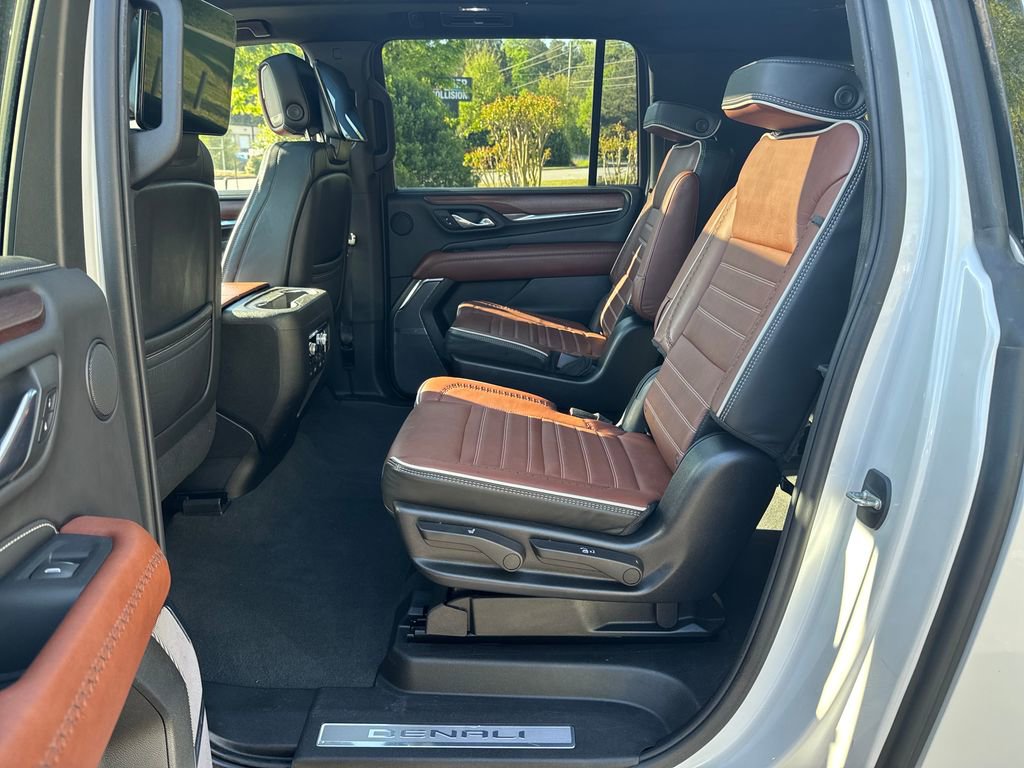 Used 2023 GMC Yukon XL Denali Ultimate AWD/4WD image 27