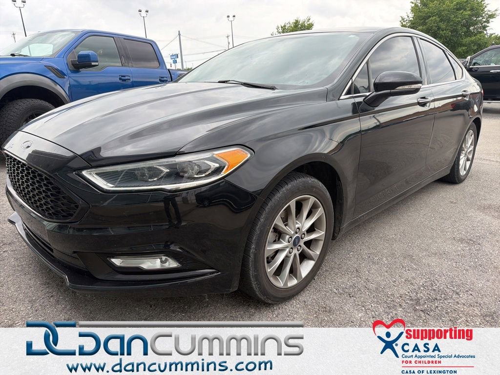 Used 2017 Ford Fusion SE w/ Fusion SE Technology Package FWD image 1