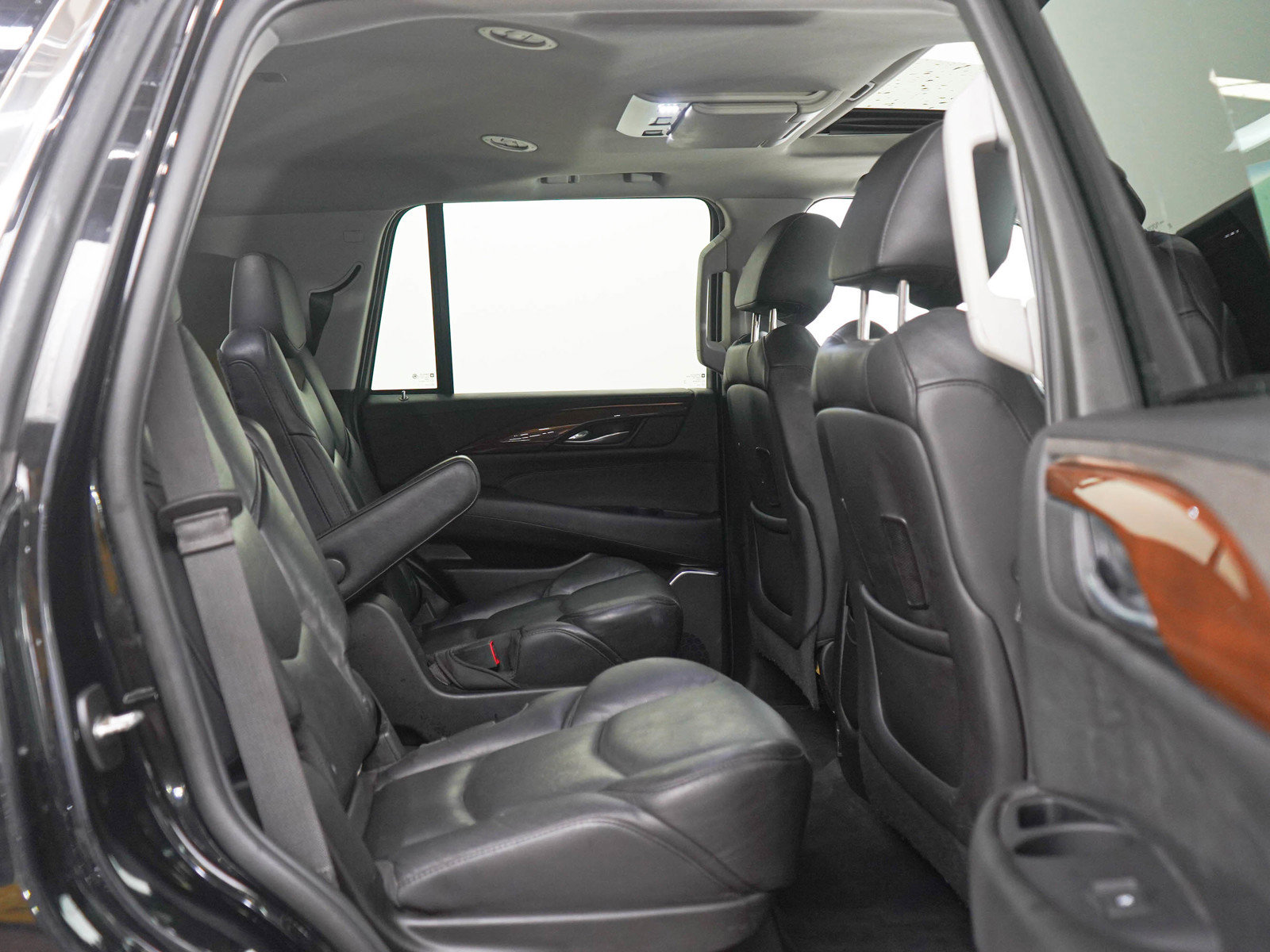 Used 2018 Cadillac Escalade Luxury AWD/4WD image 13