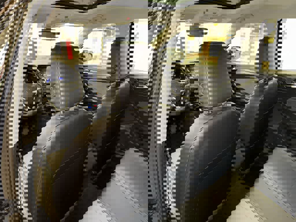 Used 2025 Volkswagen Jetta SE FWD image 28