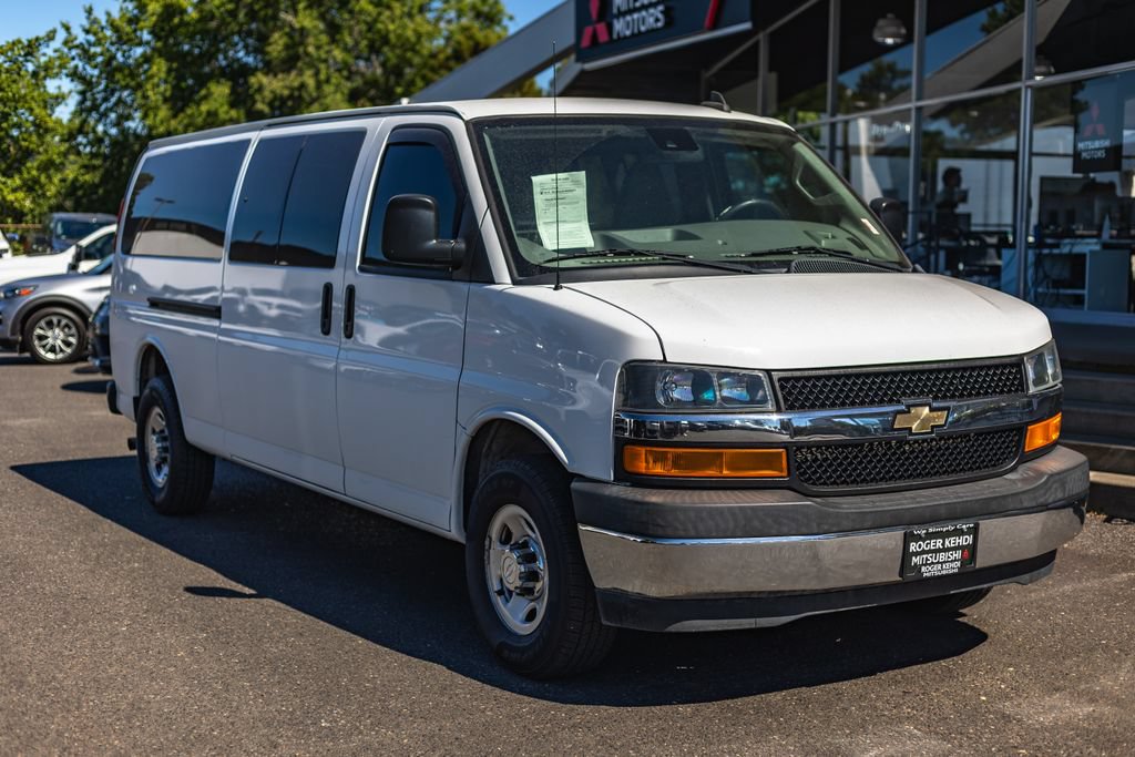 Used 2020 Chevrolet Express 3500 LT w/ LT Preferred Equipment Group RWD image 6