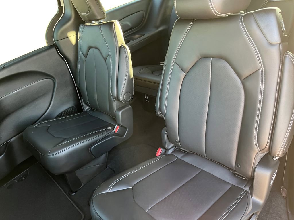 New 2026 Chrysler Pacifica Select image 22