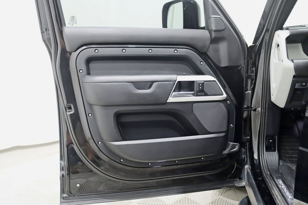 Used 2021 Land Rover Defender 110 X-Dynamic HSE AWD/4WD image 34