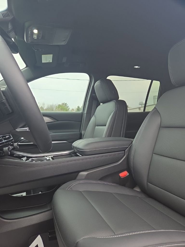 New 2026 Chevrolet Traverse LT w/ Sun and Wheel Package image 13