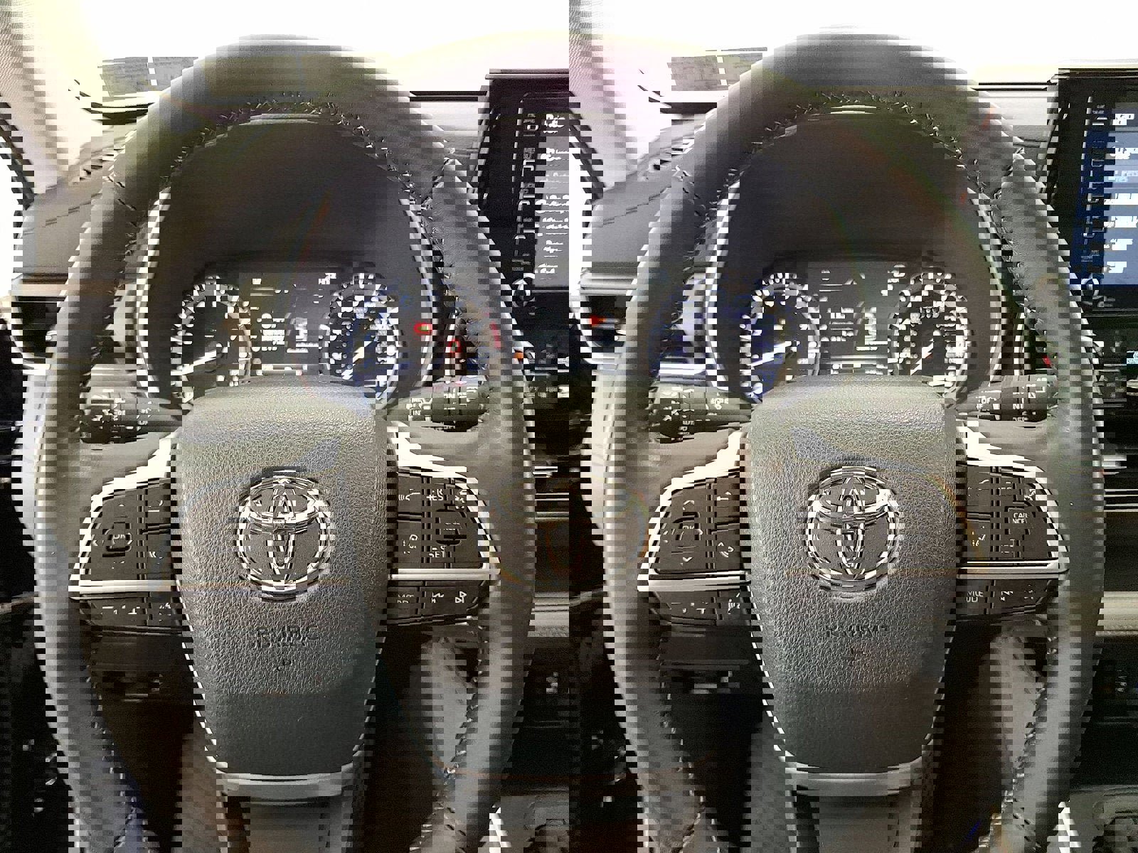 Used 2022 Toyota Highlander XLE image 16