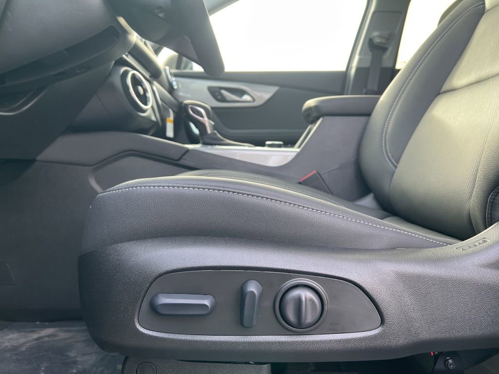 New 2025 Chevrolet Blazer LT w/ Sound & Technology Package image 10