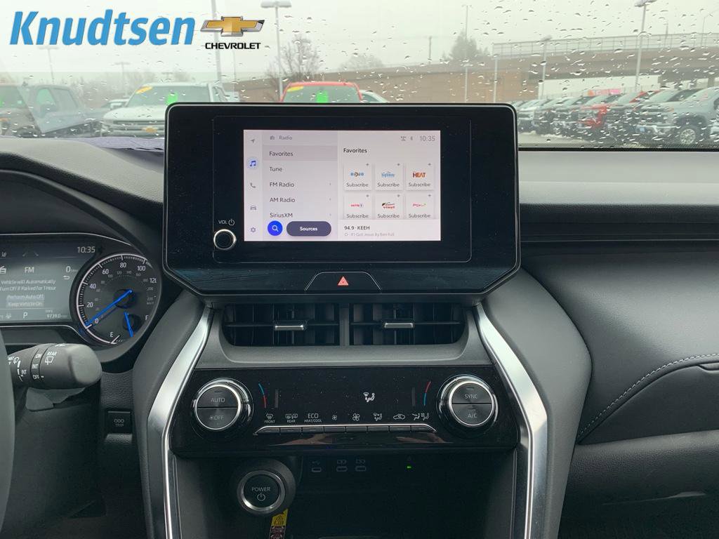 Used 2024 Toyota Venza LE image 23